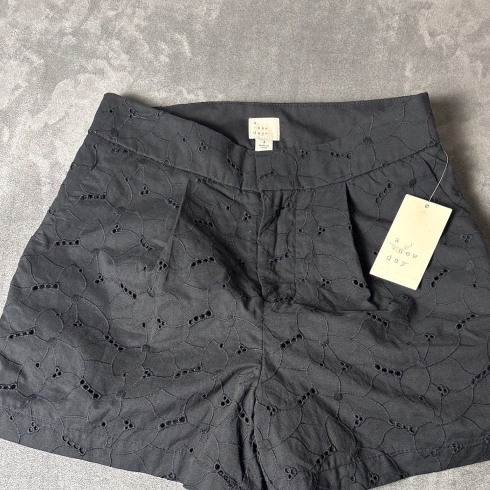 NWT Black Eyelet Embroidered High Rise Shorts Size 2 NWT